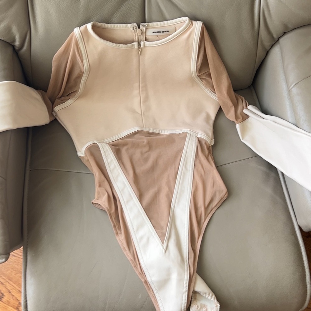 Maniere De Voir Two-Tone Beige & Cream Long-Sleeve Bodysuit Jumpsuit